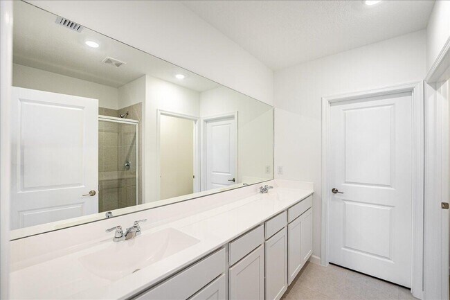 Building Photo - 11161 NW Fernbrook Dr