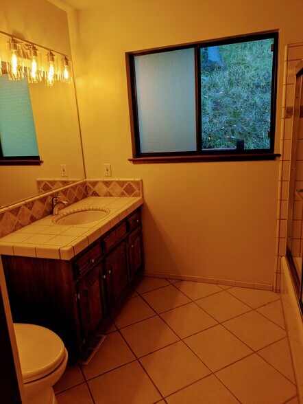 Building Photo - 85 Woodside Dr