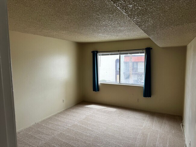 Building Photo - No Minimum Credit Score Needed. Central living, next to community pools.