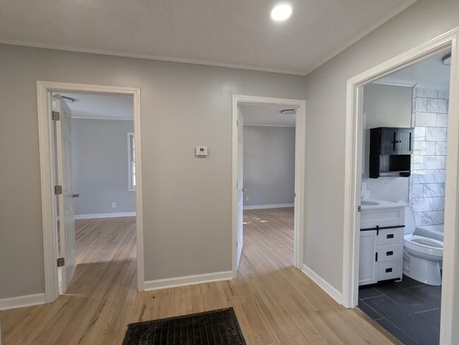 Building Photo - 272 Victory Dr