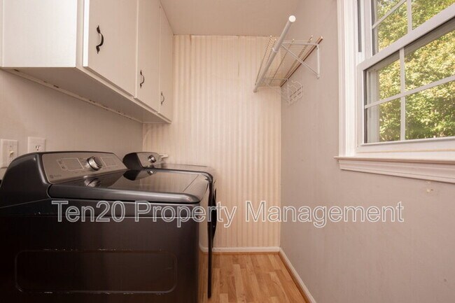 Building Photo - 6124 Canterbury Dr