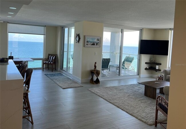 Building Photo - 2425 Gulf of Mexico Dr