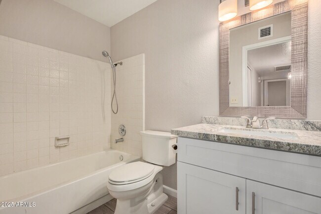 Building Photo - 5136 E Evergreen St