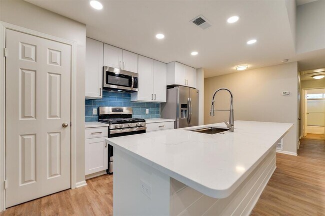 Building Photo - 21 E Brookberry Ct