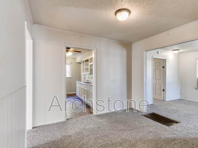 Building Photo - 527 E Boeing Dr