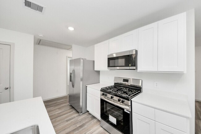 Building Photo - 1027 Bluegill Ln