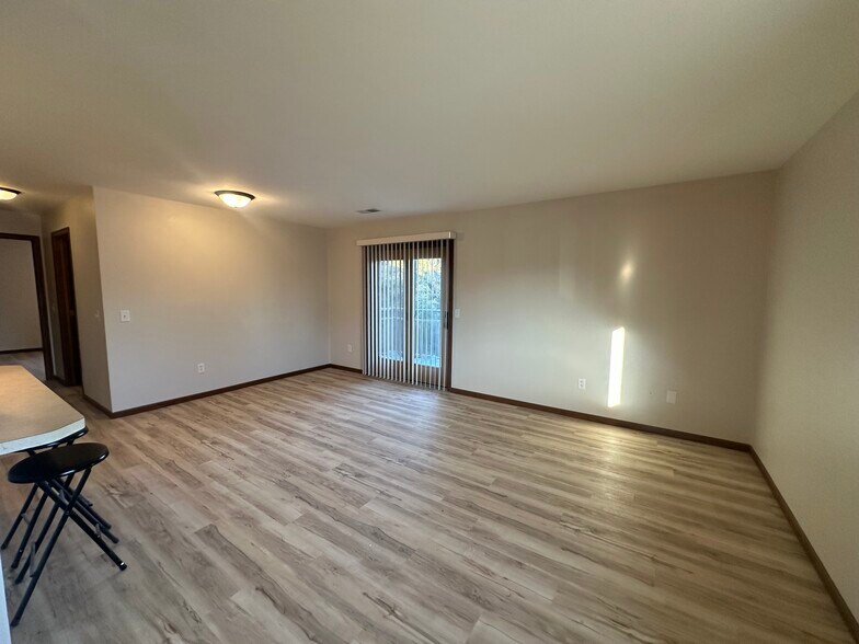 Living area with balcony - 18 Stonehaven Dr