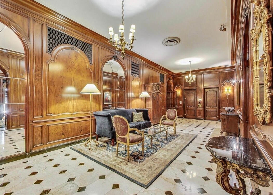 Building Lobby - 2000 N Lincoln Park W