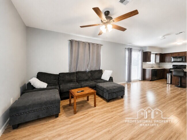 Building Photo - 4-bedroom, 2-bathroom home in Desert Sands