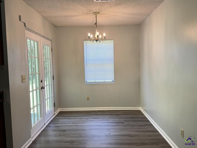 Building Photo - 120 Springwood Dr