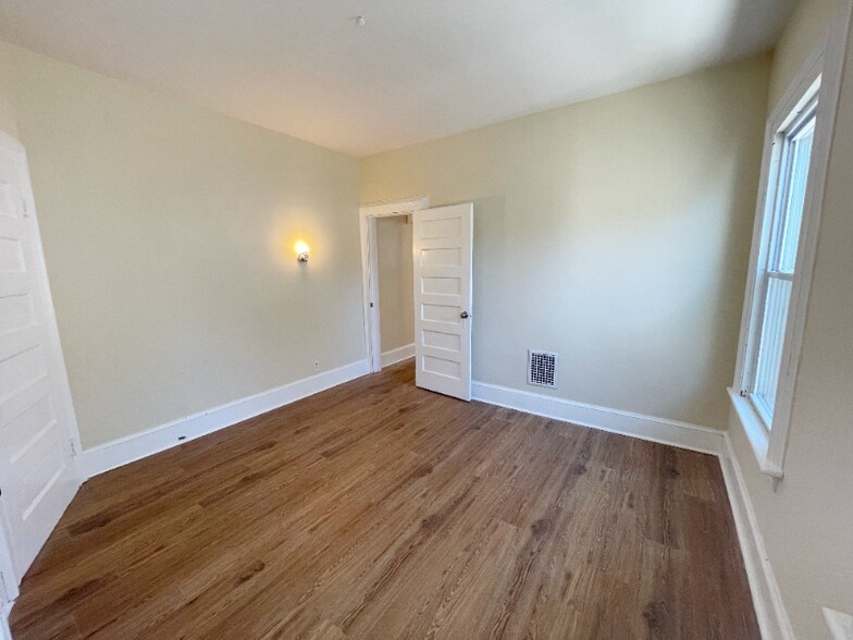 Building Photo - 142 Hillside Ave