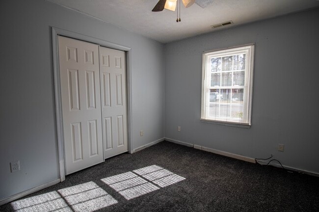 Building Photo - 822 Winnetka Ave