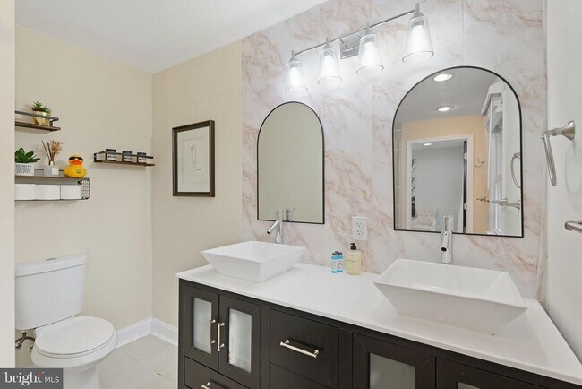 Building Photo - 5642 Jefferson Blvd