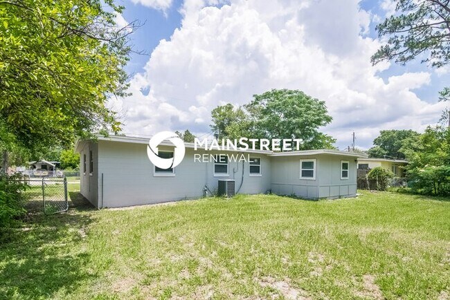 Building Photo - 3 Bedroom Pet-Friendly Home in Jacksonville, FL with Main Street Renewal