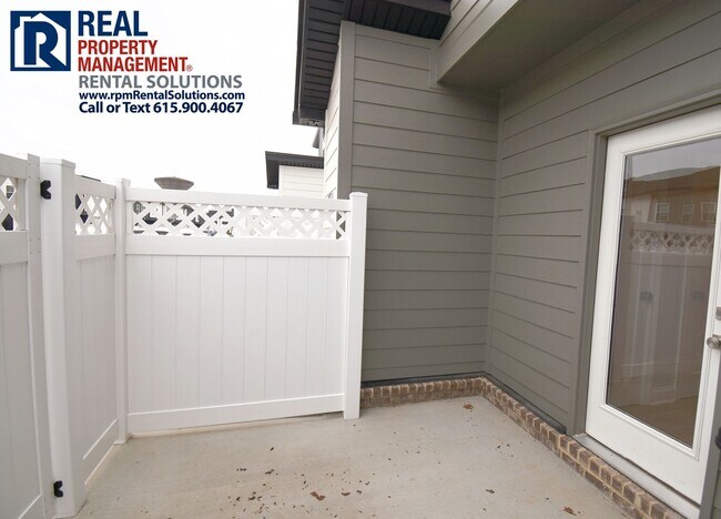 Building Photo - Luxury 2BR townhome in the heart of Murfreesboro- neighborhood pool, hi-speed internet included!