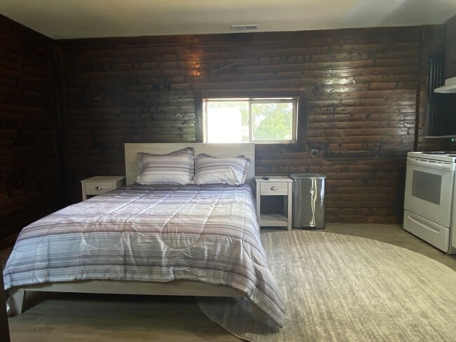 Building Photo - Single Family Home in Downtown Branson