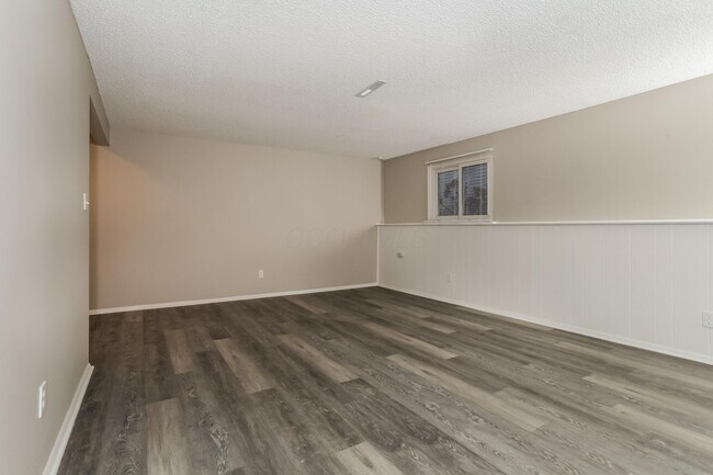 Building Photo - 2033 Queensbridge Dr
