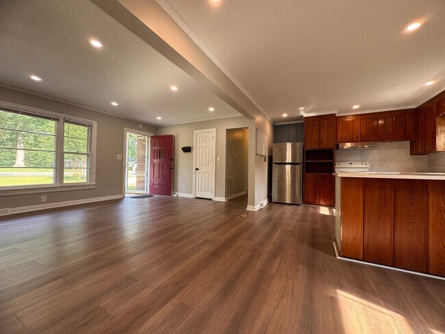 Building Photo - 3BR 1.5BA Brick Ranch in Lexington