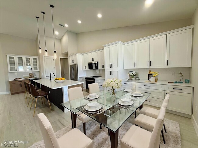 Building Photo - 102 NE 8th Pl