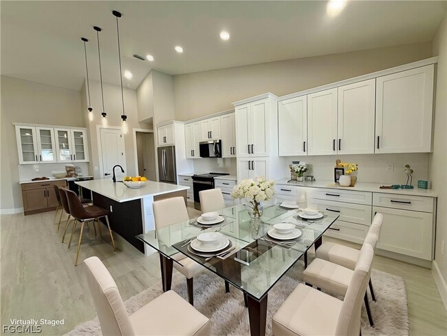 Building Photo - 106 NE 8th Pl