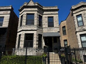 Building Photo - 2424 N Mozart St