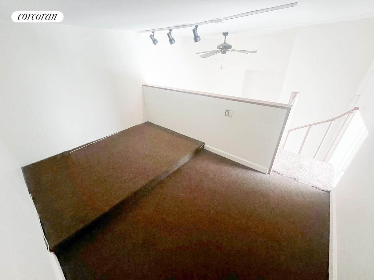 Building Photo - 10 W 87th St