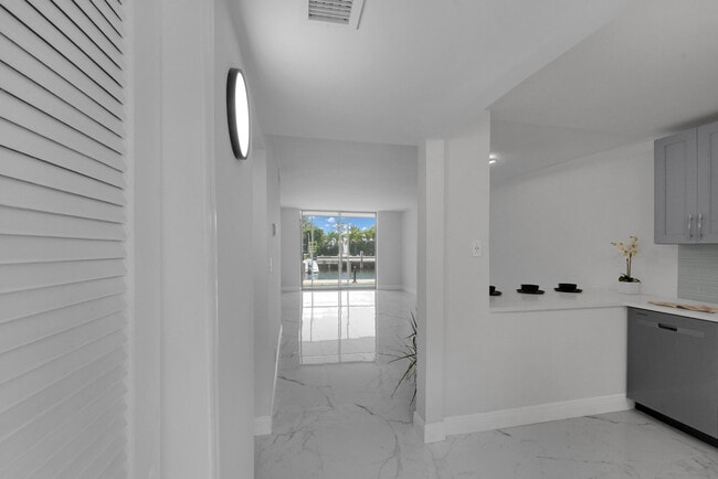 Building Photo - 750 NE Spanish River Blvd