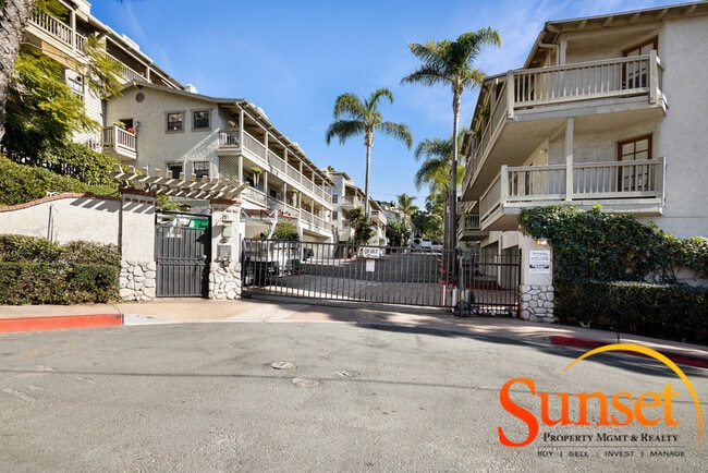 Building Photo - 3975 Hortensia St