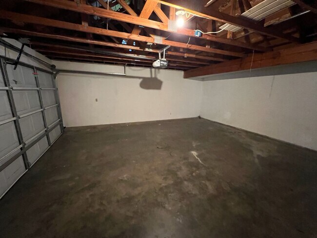 Building Photo - Floyd Ave - Duplex