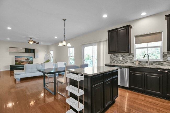 Building Photo - Spacious 3 Bedroom Home with Loft, Elegant...