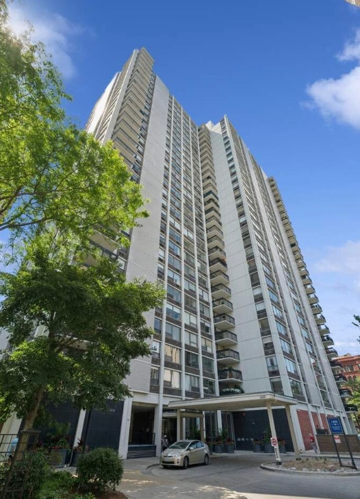 Building Photo - 1460 N Sandburg Terrace