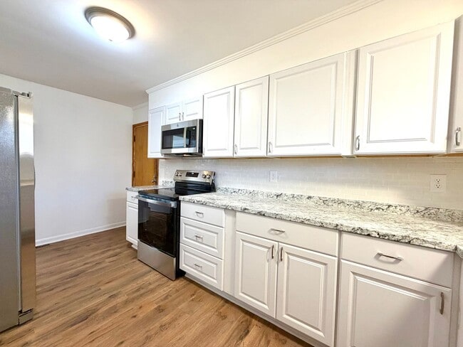 Building Photo - 887 Elwood Dr