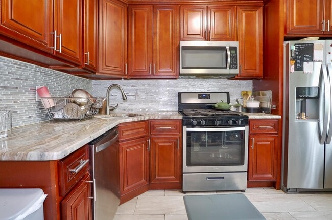 Building Photo - 264 Columbia Ave