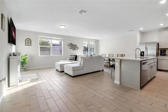 Building Photo - 956 Cambridge Dr
