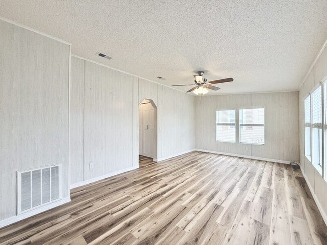 Building Photo - 43 Sargent St