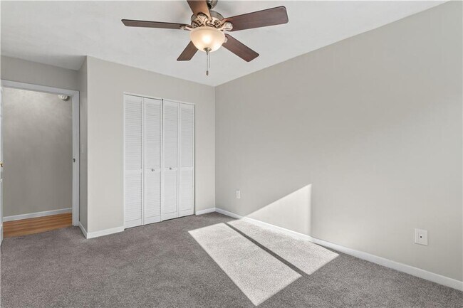 Building Photo - 752 QUAKER Ln