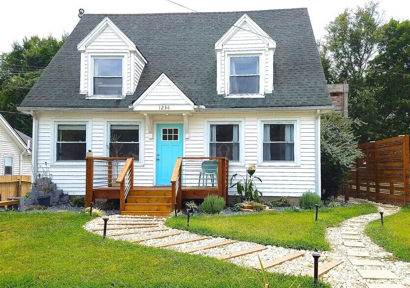 Charming front porch perfect for a bistro table or set of rockers - 1236 Sunnymeade Dr