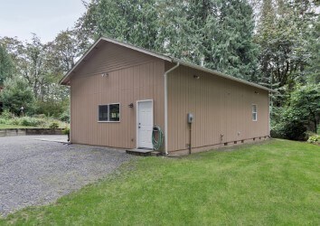 Building Photo - Charming 1 Bedroom Cottage with Attached Garage