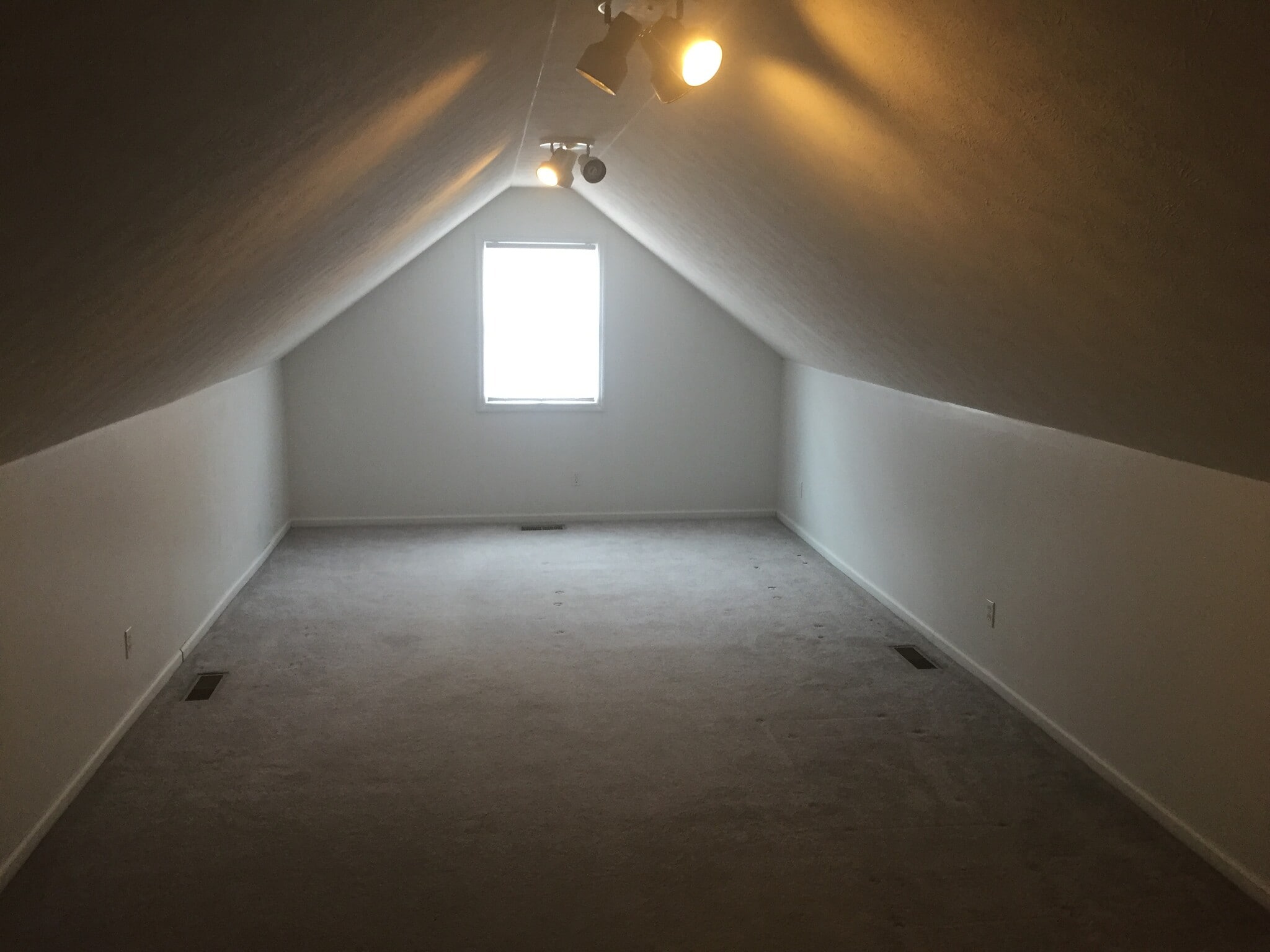 Building Photo - 1184 Huron Ct