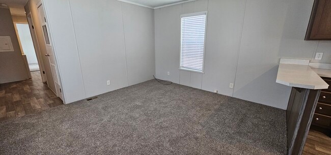 Building Photo - 131 Redwood Ct
