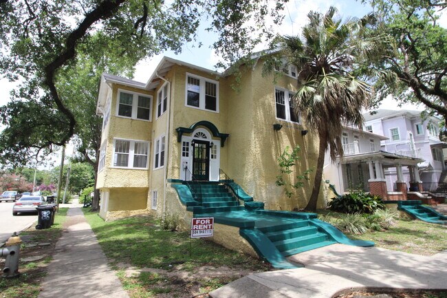 Primary Photo - 3300 Napoleon Ave