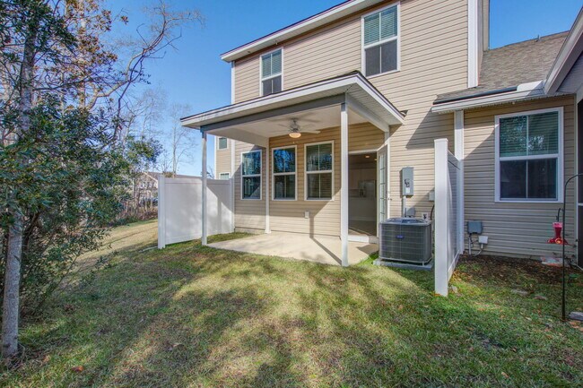 Building Photo - 7821 Montview Rd