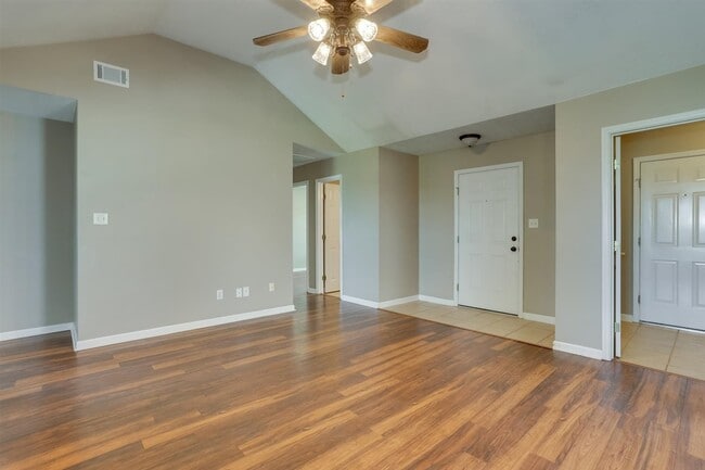 Building Photo - 2013 Darwood Dr