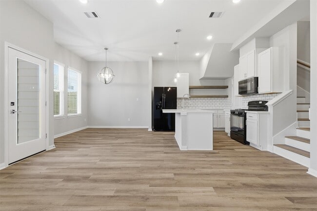 Building Photo - 9906 Clark Cyn Ln