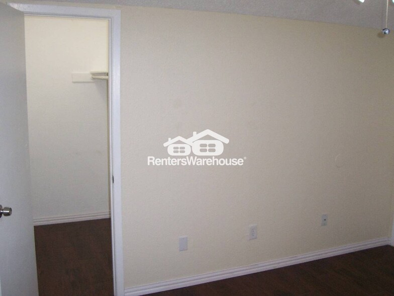 Building Photo - 1120 Southwestern Dr