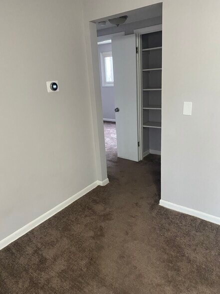 Building Photo - Carriage House