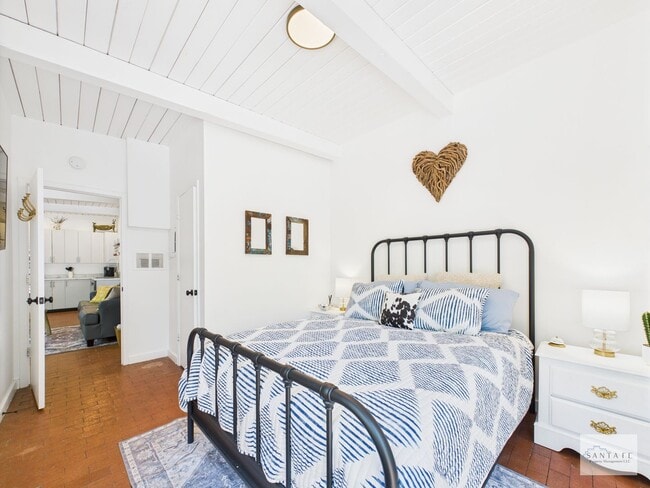 Building Photo - Fully Furnished 1 Bedroom Condo