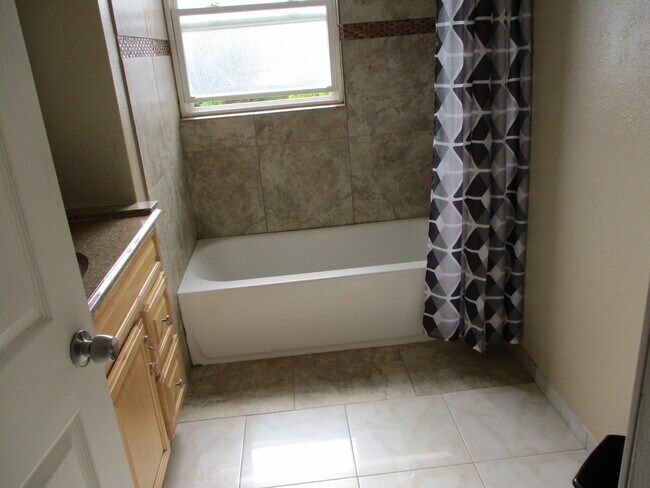 Building Photo - 4951 Campanile Dr