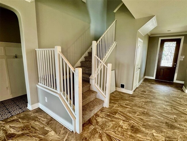 Building Photo - 5849 Sardinia Dr