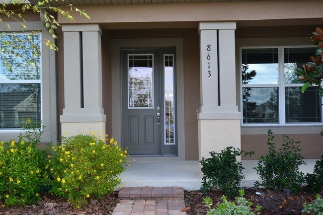 Building Photo - Gorgeous Lake View 3 BR 2.5 bath Luxury To...